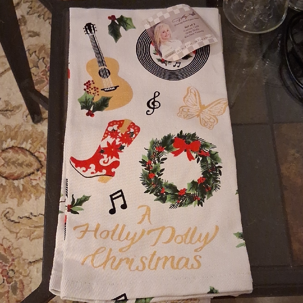 A HOLLY DOLLY CHRISTMAS TEA TOWELS